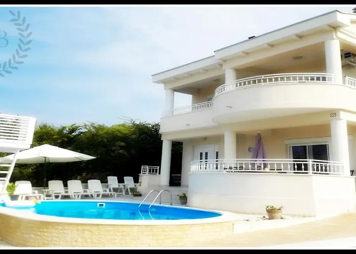 Villa Bella By The Sea - Heated Pool, Jacuzzi, Sauna