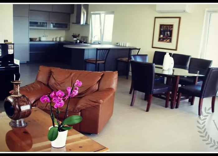 Villa Bella By The Sea - Heated Pool, Jacuzzi, Sauna